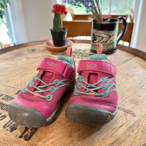 KEEN hiking shoes for kids. Sz 9